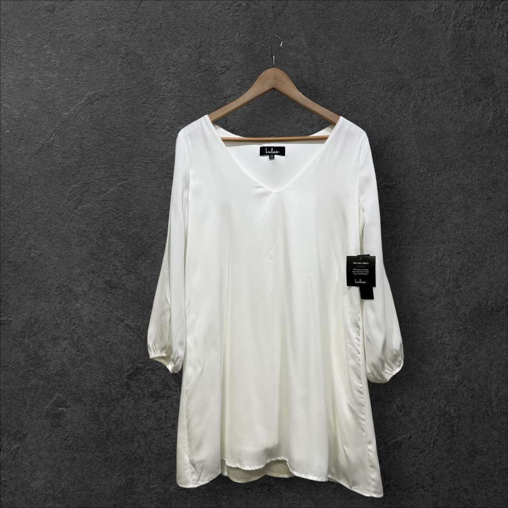 Lulus White V-Neck Split Sleeve Shift Dress Size Medium NWT Mini Dress